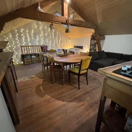 Maison Partagee Homestay *