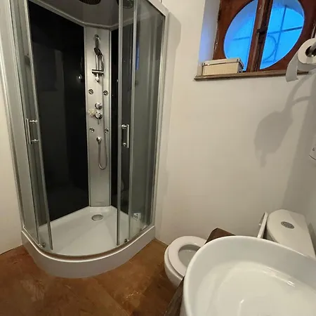 Maison Partagee Homestay